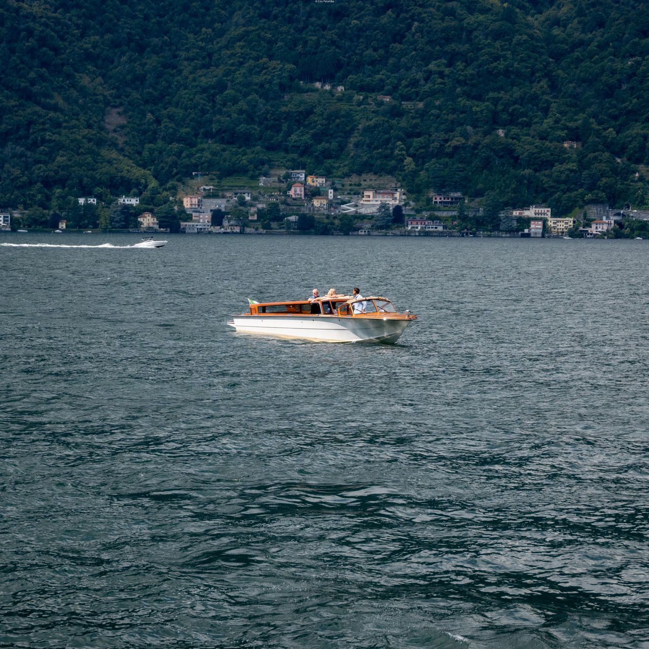 Come organizzare una giornata sul Lago di Como tra borghi, relax e tour in barca